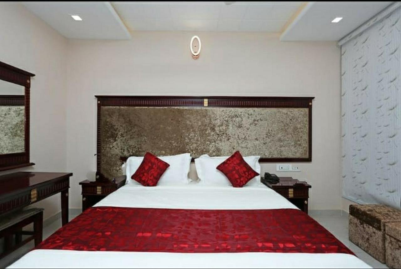 Hotel Eleven Heights ,Bhopal Exterior photo